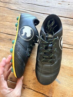 Kids Black and Yellow puma Soccer Cleats with Green Studs 1 c GUC